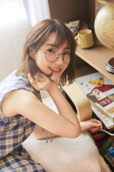 二次元裸体无奶罩自慰